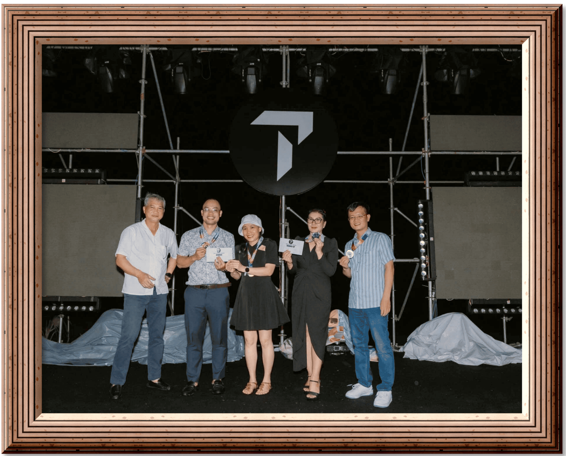 Khen thưởng trái 3
